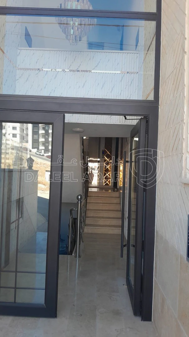 شقة في اراضي غرب عمان - 120,000 دأ - صورة 1
